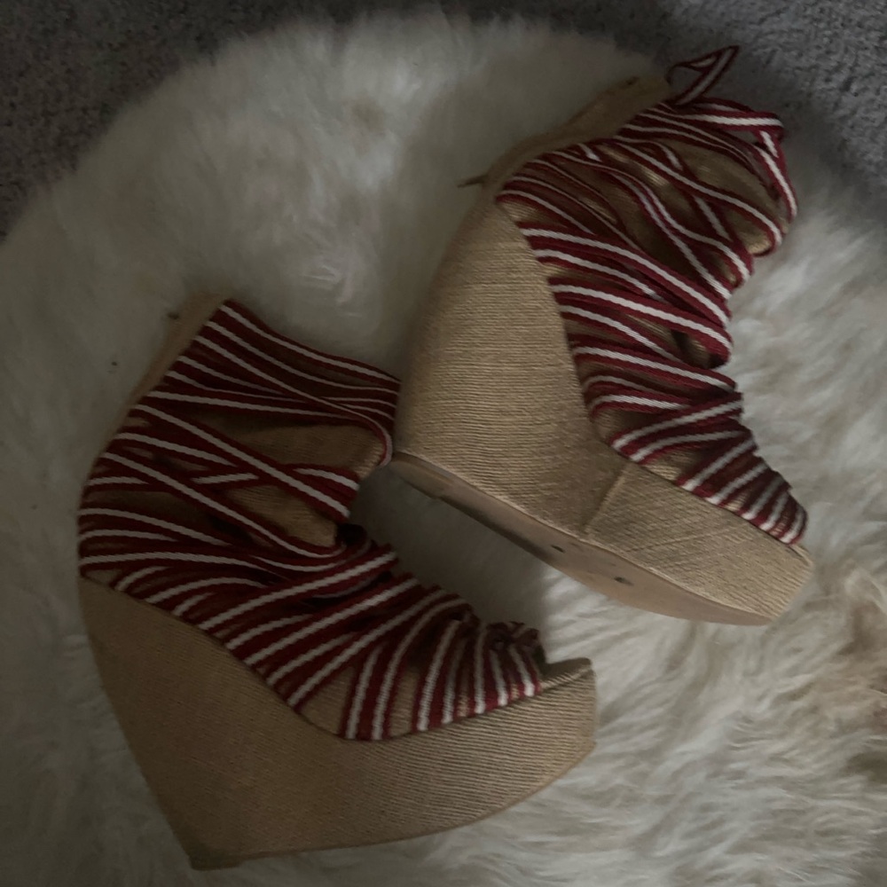 Open-toe Wedge - Picture 2 of 3